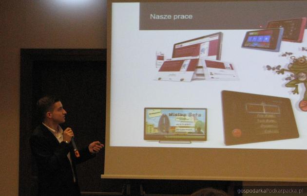 Jakub Hossa podczas swojej prezentacji. Fot. Adam Cyło