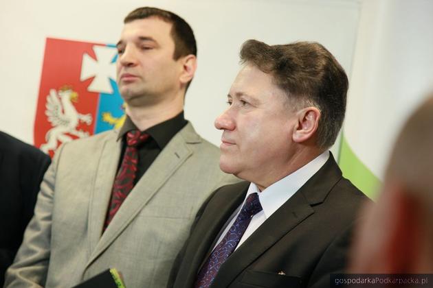 Od lewej Janusz Fudała, po prezesa RARR i Lucjan Kuźniar, wicemarszałek województwa. Fot. Sebastian Kieszkowski