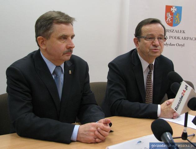 O uchwale informowali Wojciech Buczak i Władysław Ortyl. Fot. Adam Cyło