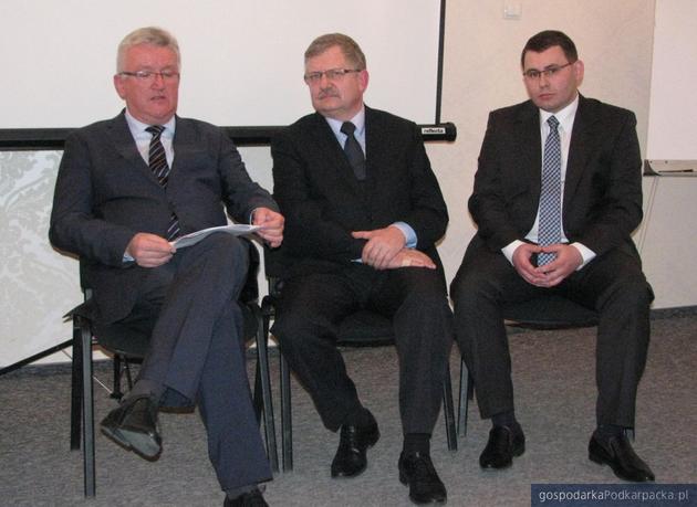 Od lewej Tomasz Kulesza (Platforma Obywatelska), Kazimierz Gołojuch (Prawo i Sprawiedliwość) i Paweł Skoczowski (Polska Razem)