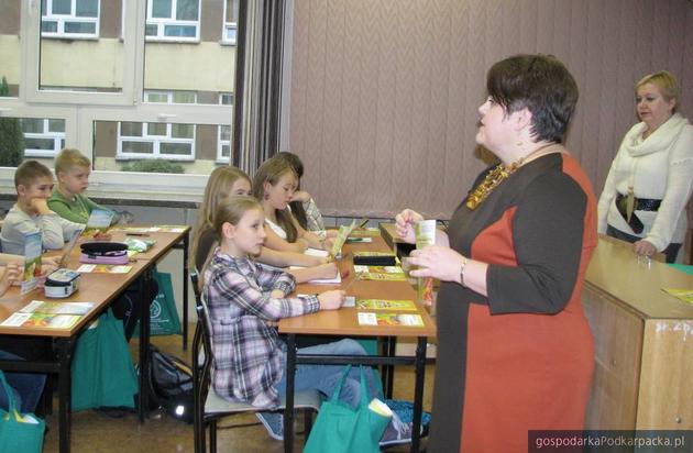 Anna Hadała i Małgorzata Prucharska podczas lekcji ekologicznej w Szkole Podstawowej nr 25