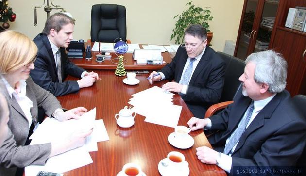 Od lewej Zofia Kochan, dyrektor Departamentu Infrastruktury UM, Sławomir Miklicz, Lucjan Kuźniar, Zygmunt Sosnowski. Fot. UM