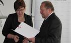 Maria Kłęczek, naczelnik US w Ropczycach i Lesław Wojtas, kanclerz Loży Rzeszowskiej BCC, fot. Adam Cyło