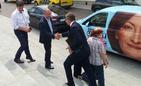 Marcin Warchoł przed ratuszem