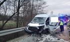 Wypadek busa i osobówki. Jedna osoba nie żyje