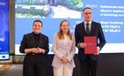 Od lewej ministerstwo kultury i dziedzictwa narodowego Marta Cienkowska, minister funduszy i polityki regionalnej Katarzyna Pełczyńska-Nałęcz, prezydent Tarnobrzega Łukasz Nowak