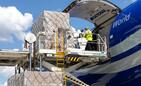Towarowy Boeing 747 linii National Airlines obsłużony na lotnisku w Jasionce