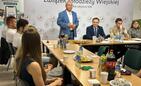 Poseł Adam Dziedzic (przemawia), po jego lewej ręce Ernest Dąbrowski