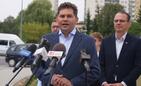 Prezydent Lucjusz Nadbereżny, za nim poseł Rafał Weber