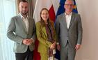 Od lewej poseł Bartosz Romowicz, minister Katarzyna Pełczyńska-Nałęcz i starosta sanocki Robert Pieszczoch