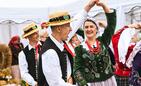 Trwają dożynki prezydencki w Tryńczy. Odbył się konkurs wieńców dożynkowych