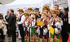 Trwają dożynki prezydencki w Tryńczy. Odbył się konkurs wieńców dożynkowych