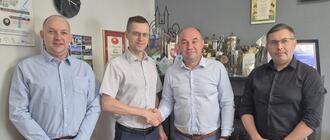Spotkanie w Urzędzie Miejskim w Błażowej. Od lewej dr inż. Sławomir Stec, dr hab. Mariusz Ruszel (obydwaj z Instytutu Polityki Energetycznej im. Łukasiewicza), burmistrz Błażowej Jerzy Kocój i kierownik Referatu Rozwoju Gospodarczego, Budownictwa, Gospodarki Mieniem Urzędu Miejskiego Michał Czapla