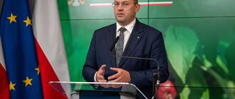 Minister Stefan Krajewski zwraca się do dziennikarzy (fot. MRiRW)