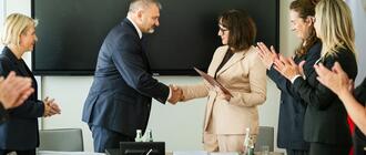 Od lewej minister Waldemar Żurek i sędzia Małgorzata Moskwa. Fot. MS