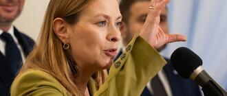 Minister funduszy i polityki regionalnej Katarzyna Pełczyńska-Nałęcz. Za nią Konrad Fijołek, prezydent Rzeszowa i Krzysztof Stańko, zastępca prezydenta Rzeszowa