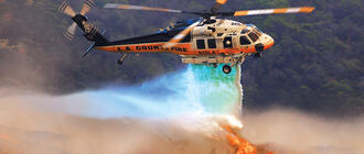 S70 Firehawk w akcji. Fot. Los Angeles County Fire Department (Straż Pożarna hrabstwa Los Angeles)