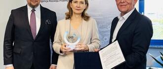 Od lewej dyrektor oddziału ARP w Mielcu Wiktor Cichoń, prezes Bury sp. z o.o. Bernadetta Dzik i zastępca dyrektora oddziału ARP w Mielcu Krzysztof Ślęzak. Fot. ARP