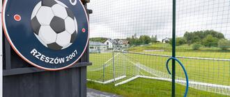 Dziewięciu chętnych na montaż oświetlenia na stadionie przy ul. Stadionowej