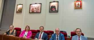 Zarząd województwa podkarpackiego. Pd lewej Małgorzata Jarosińska-Jedynak, Anna Huk, Karol Ożóg, Piotr Pilch i Władysław Ortyl. Fot. Sebastian Stankiewicz