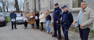 Jeden ze spacerów badawczych w starym budynku MOPS. Fot. miastojaroslaw.pl 