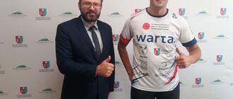 Od lewej Arkadiusz Opoń zastępca dyrektora Kancelarii Sejmiku Województwa Podkarpackiego i Łukasz Głód