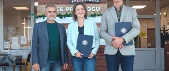 Od lewej wiceprezes Zbigniew Miazga, dyrektor Anna Kolano i prezes Rafał Miazga