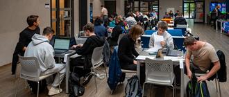 Zespoły z Rzeszowa i Sanoka na podium mini-hackathonu w Krośnie