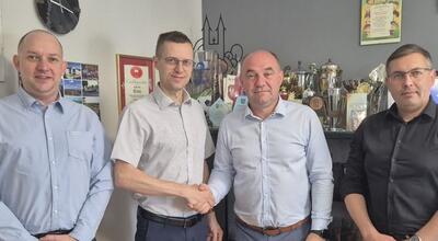 Spotkanie w Urzędzie Miejskim w Błażowej. Od lewej dr inż. Sławomir Stec, dr hab. Mariusz Ruszel (obydwaj z Instytutu Polityki Energetycznej im. Łukasiewicza), burmistrz Błażowej Jerzy Kocój i kierownik Referatu Rozwoju Gospodarczego, Budownictwa, Gospodarki Mieniem Urzędu Miejskiego Michał Czapla