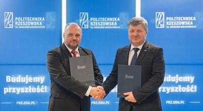 Od lewej Mirosław Marczewski, dyrektor generalny Fundacji Rozwoju Systemu Edukacji pełniącej rolę Narodowej Agencji Erasmus+ i Europejskiego Korpusu Solidarności oraz prof. Piotr Koszelnik, rektor Politechniki Rzeszowskiej