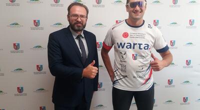 Od lewej Arkadiusz Opoń zastępca dyrektora Kancelarii Sejmiku Województwa Podkarpackiego i Łukasz Głód