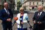 Od lewej  prezydent Rzeszowa Konrad Fijołek, wojewoda Teresa Kubas-Hul i poseł Paweł Kowal z Koalicji Obywatelskiej