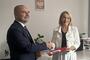 Od lewej dyrektor oddziału BGK w Rzeszowie Konrad Skomra i wiceprezydent Krosna Miranda Trojanowska. Fot. krosno.pl