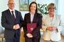 Od lewej dyrektor Gabinetu Wojewoda Jerzy Tabin, dyrektor generalna Monika Barszcz-Chodkowska i wojewoda Teresa Kubas-Hul 