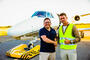 Od lewej prezes Vela Aviation Limited Jacek Cieplik i prezes Lotniska Mielec Jakub Cena. Fot. mielec.pl