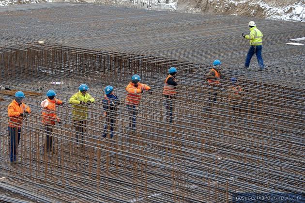 Ośmiu chętnych do remontu mostu w Nowej Dębie