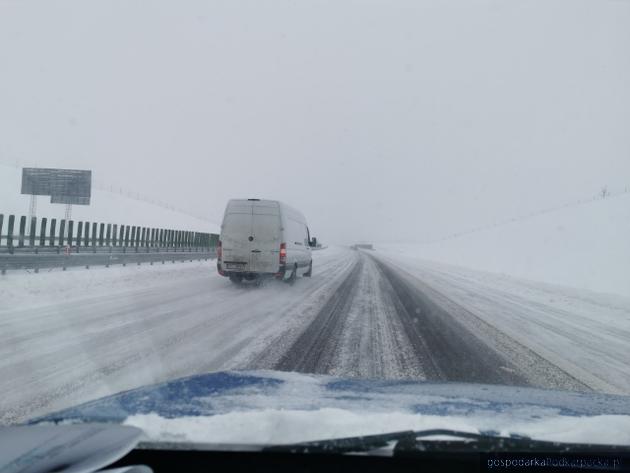 Śnieżyca na Podkarpaciu- zdjęcia z autostrady A4