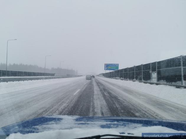 Śnieżyca na Podkarpaciu- zdjęcia z autostrady A4