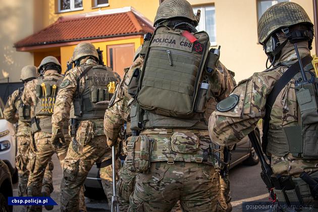 Rozbity gang prowadził agencje towarzyskie i napadał na konkurencję