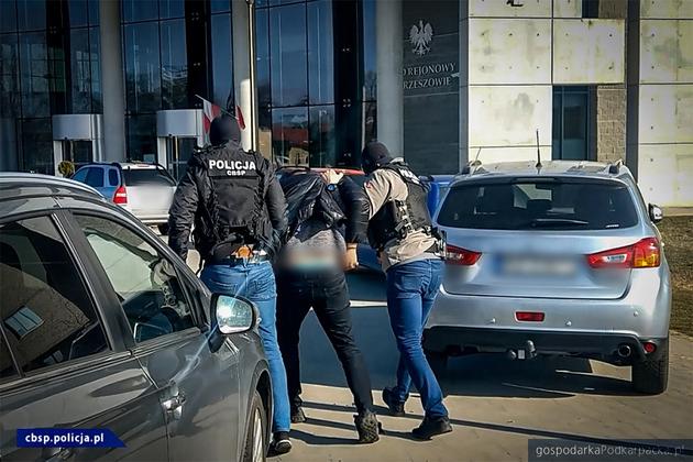 Rozbity gang prowadził agencje towarzyskie i napadał na konkurencję