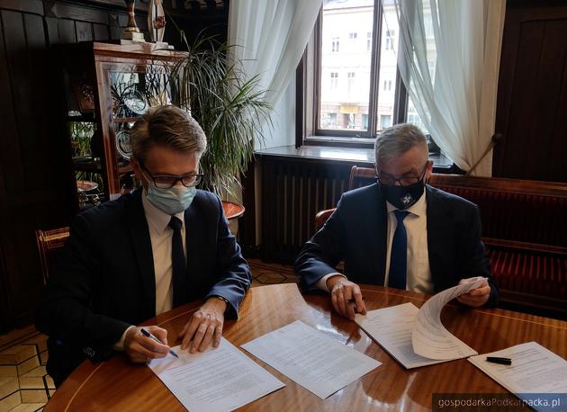 Rzesz&oacute;w przejmuje infrastrukturę i działki Głogowa Małopolskiego. Porozumienia podpisane