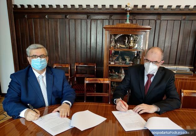 Rzesz&oacute;w przejmuje infrastrukturę i działki Głogowa Małopolskiego. Porozumienia podpisane