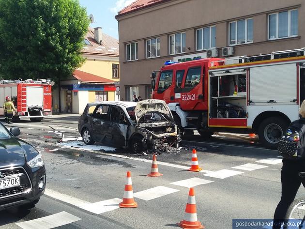 Pożar auta na ul. Piłudskiego w Rzeszowie (ZUS)