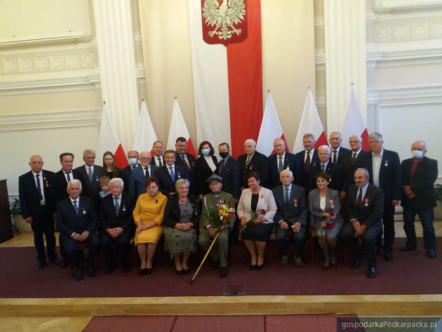 Medale i ordery dla zaangażowanych w walkę o niepodległość i przemiany demokratyczne