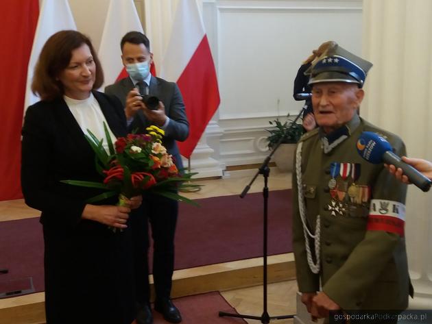 Wojewoda Ewa Leniart i porucznik Lutak 