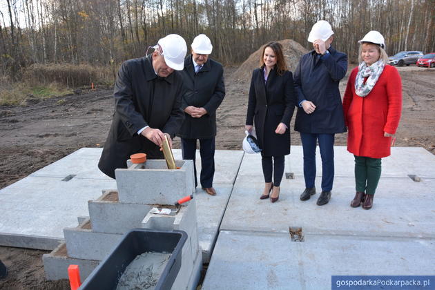 Kamień węgielny pod budowę Centrum Opiekuńczo Mieszkalnego w Kochan&oacute;wce wmurowany
