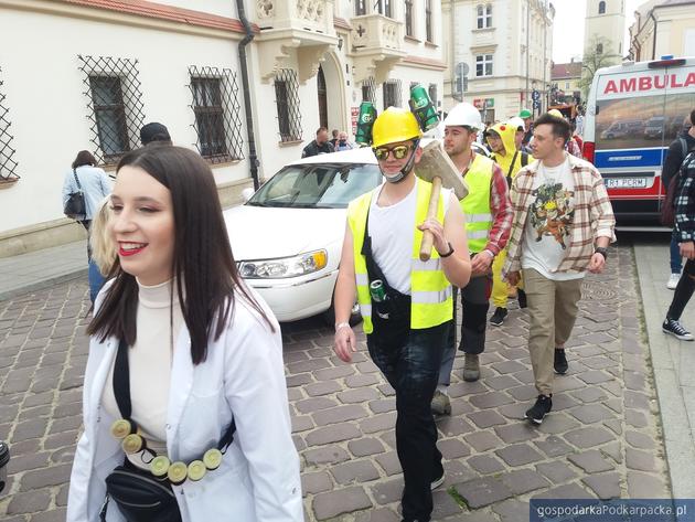 Rzeszowskie Juwenalia 2022 - zobacz zdjęcia z korowodu studentów