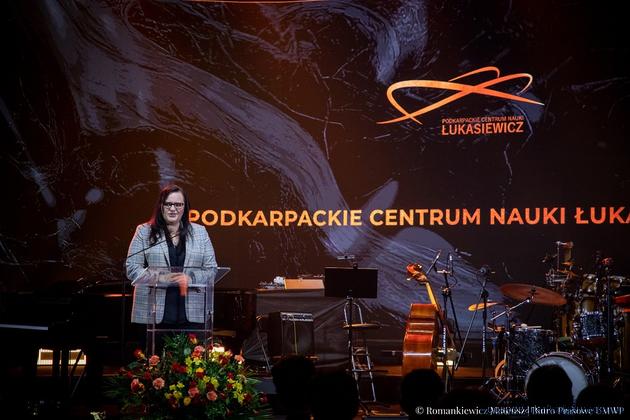 Minister Małgorzata Jarosińska-Jedynak w PCN Łukasiewicz. Fot. Mateusz Romankiewicz