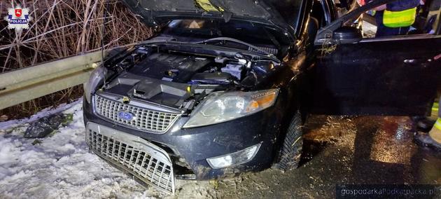 auto wpadło do rzeki. Kierowca uratowany w ostatniej chwili