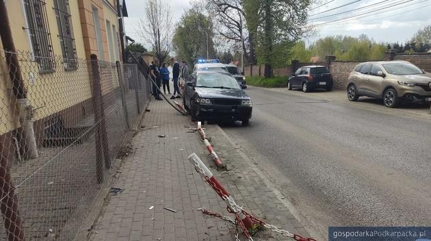 Nastolatek bez uprawnień do kierowania wypadł z drogi